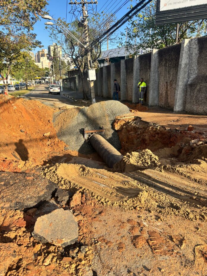 Adutora é removida após rompimento e trânsito segue com bloqueios em Campinas Adutora é removida após rompimento e trânsito segue com bloqueios em Campinas