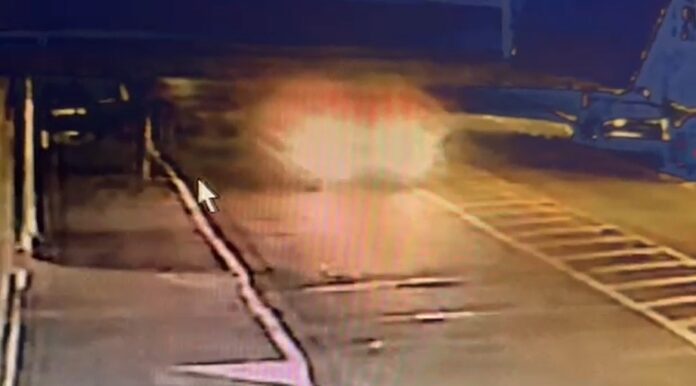 Câmeras de segurança flagram atropelamento que matou vendedor de frutas em São José Câmeras de segurança flagram atropelamento que matou vendedor de frutas em São José