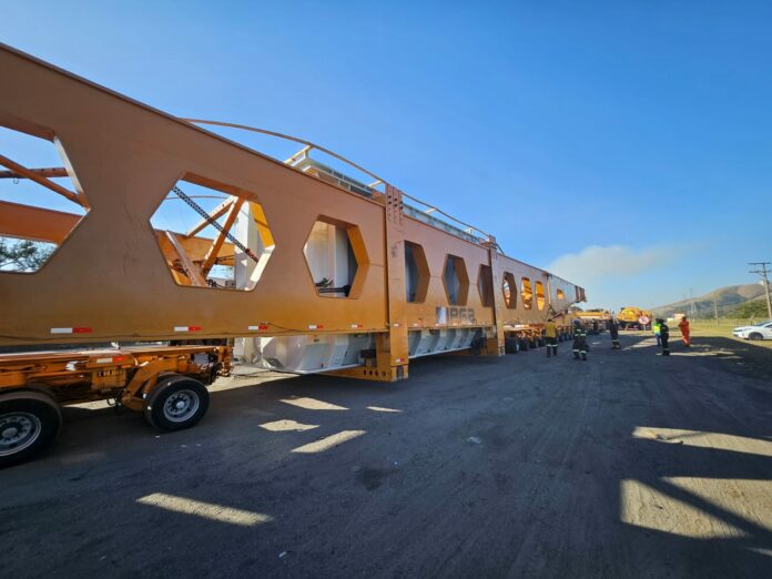 Carreta com transformador de 845 toneladas segue viagem pela Dutra nesta quinta (14)