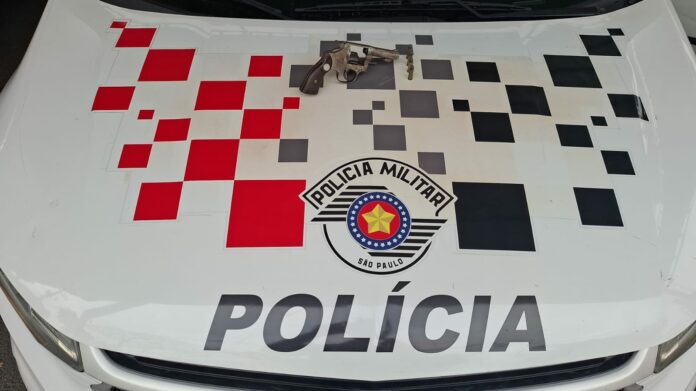 Homem é preso por porte ilegal de arma durante operação em São José