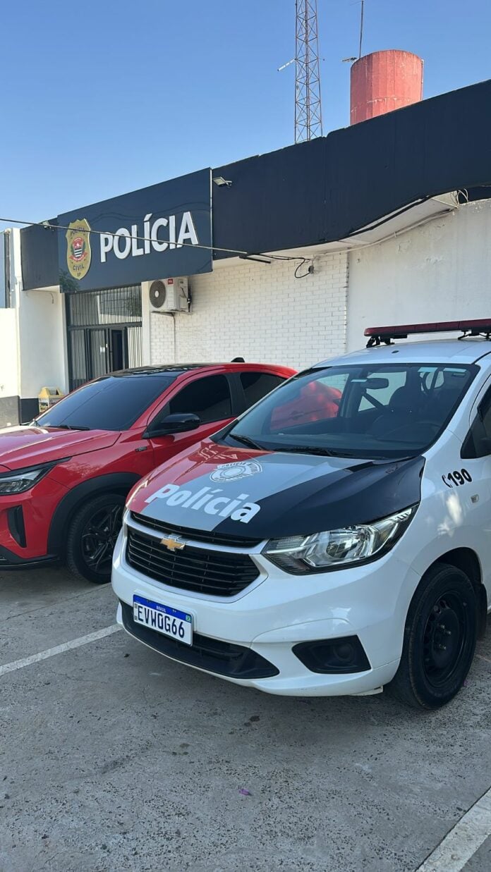 Criminosos se passam por policiais federais e tentam invadir condomínio do prefeito de Santa Bárbara d’Oeste Criminosos se passam por policiais federais e tentam invadir condomínio do prefeito de Santa Bárbara d’Oeste