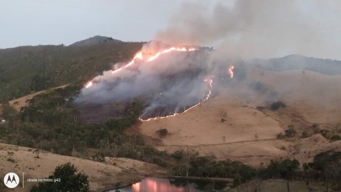 Incêndio atinge área de vegetação na zona rural de Cunha