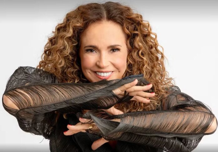 Daniela Mercury celebra 40 anos de ligação musical com Chico Buarque em novo show