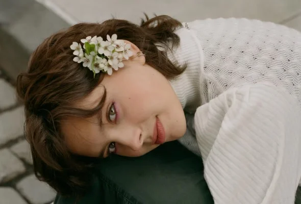 Flor Gil anuncia turnê no Brasil para divulgar álbum de estreia