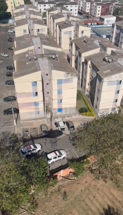 Assalto em casa no Parque Jambeiro termina com perseguição policial e carro recuperado Assalto em casa no Parque Jambeiro termina com perseguição policial e carro recuperado