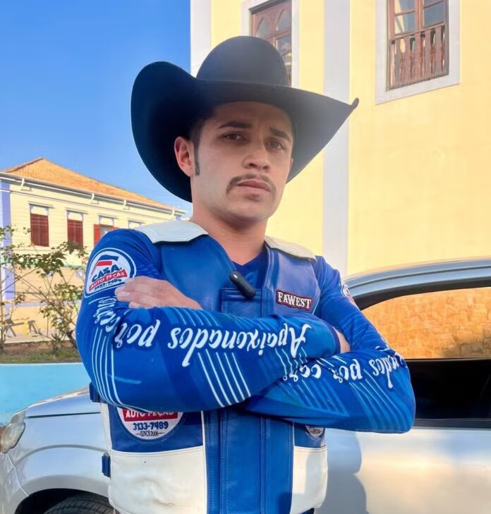 Terceiro suspeito de envolvimento em assassinato de peão de boiadeiro de Lagoinha se entrega à polícia Terceiro suspeito de envolvimento em assassinato de peão de boiadeiro de Lagoinha se entrega à polícia