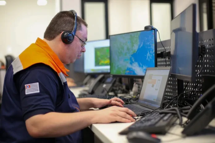 54325802655_3d345368d9_k-1024x683.jpg Centro de Gerenciamento de Emergências do Centro Paulista de Radares e Alertas Meteorológicos da Defesa Civil do Estado de São Paulo | Foto: Divulgação/Governo de São Paulo