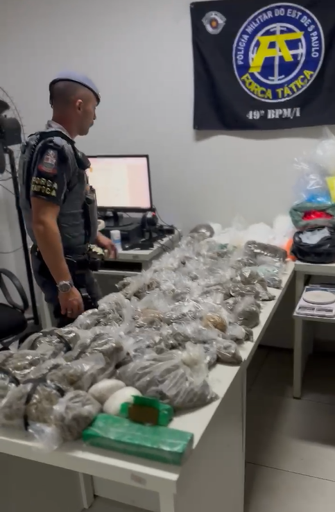 Perseguição em Jundiaí termina com apreensão de 18 kg de drogas e equipamentos de tráfico
