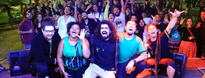 Festival de músicas autorais reúne artistas locais na Praça do Caiçara, em Caraguatatuba Festival de músicas autorais reúne artistas locais na Praça do Caiçara, em Caraguatatuba