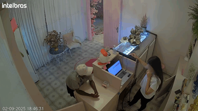 Homem invade e assalta doceria em Campinas