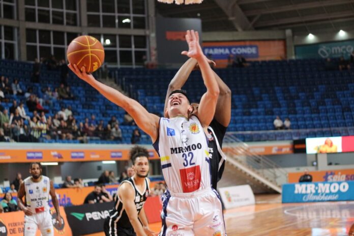 São José perde para o Corinthians e cai para 3º lugar no Paulista de Basquete São José perde para o Corinthians e cai para 3º lugar no Paulista de Basquete