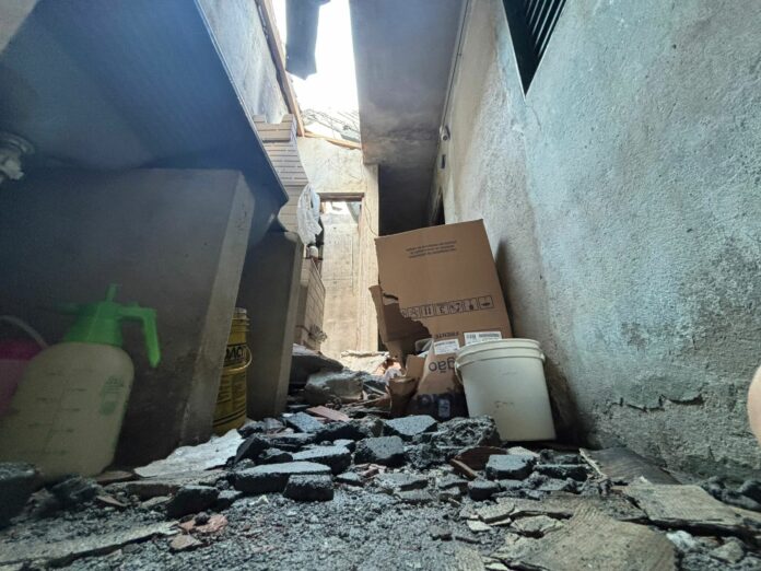 Desabamento de galpão em construção atinge casas e deixa 16 desalojados em Jacareí