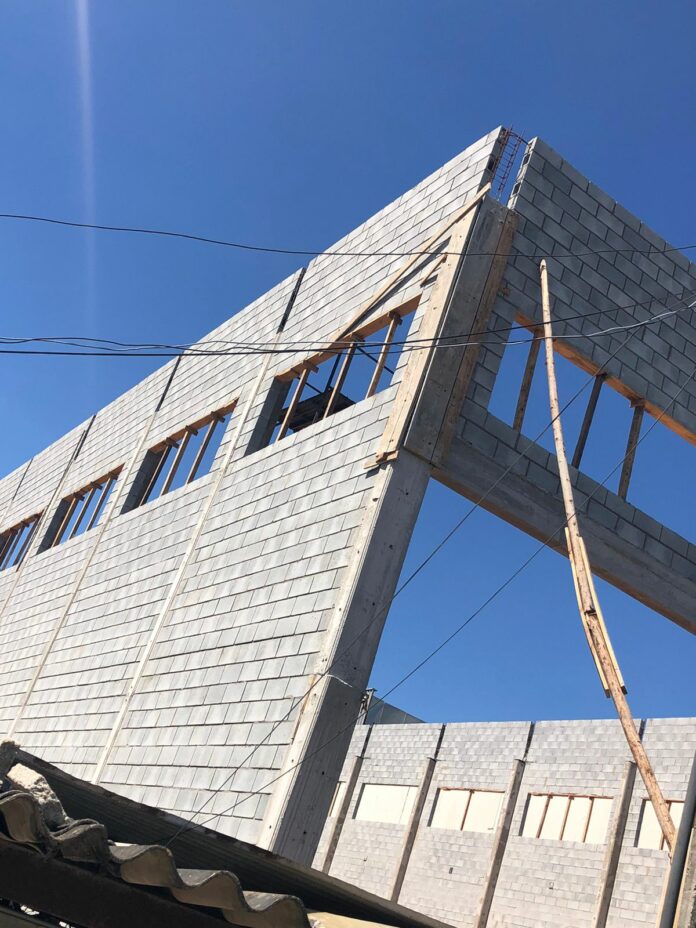 Defesa Civil libera quatro casas interditadas após queda de muro em Jacareí Defesa Civil libera quatro casas interditadas após queda de muro em Jacareí