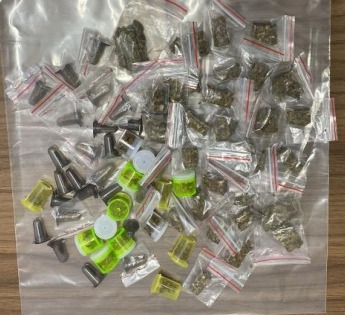 Homem é preso por tráfico de drogas na zona norte de São José Homem é preso por tráfico de drogas na zona norte de São José