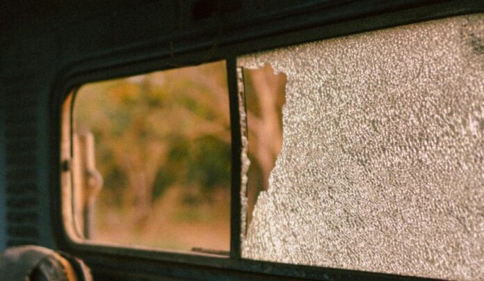 WhatsApp Image 2025-09-01 at 19.12.32 Vidro quebrado.