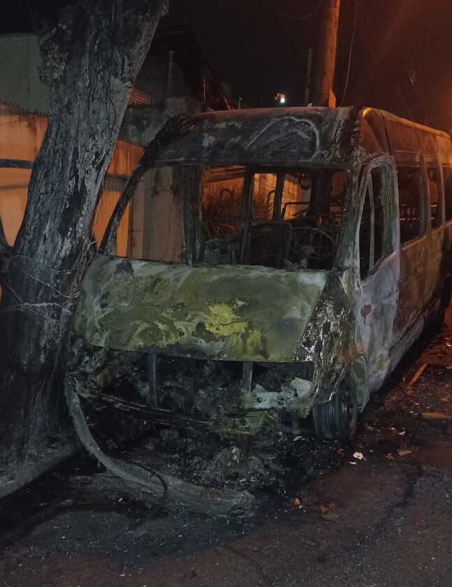 Motorista de van escolar salva estudantes após perda de freios e incêndio em Limeira Motorista de van escolar salva estudantes após perda de freios e incêndio em Limeira