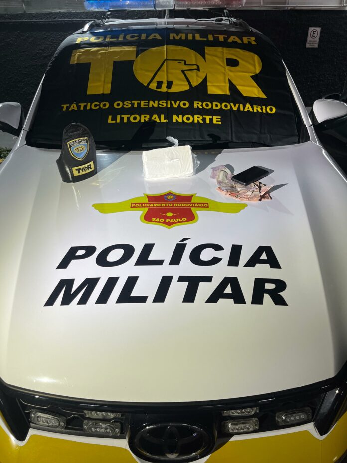 Homem é preso com 1 kg de cocaína durante operação na Tamoios em Caraguatatuba Homem é preso com 1 kg de cocaína durante operação na Tamoios em Caraguatatuba