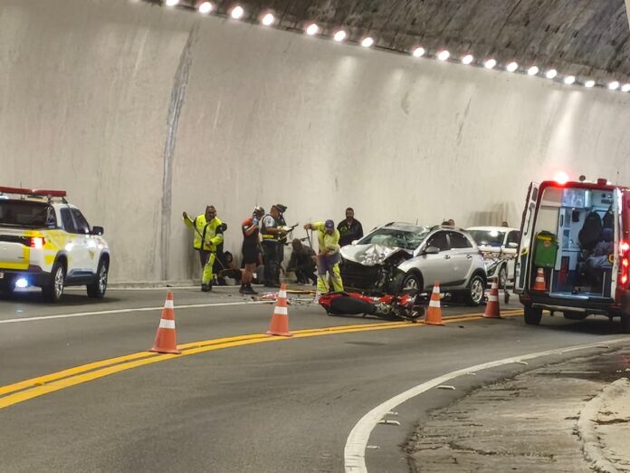 Acidente deixa dois feridos na Floriano Rodrigues Pinheiro, em Pindamonhangaba
