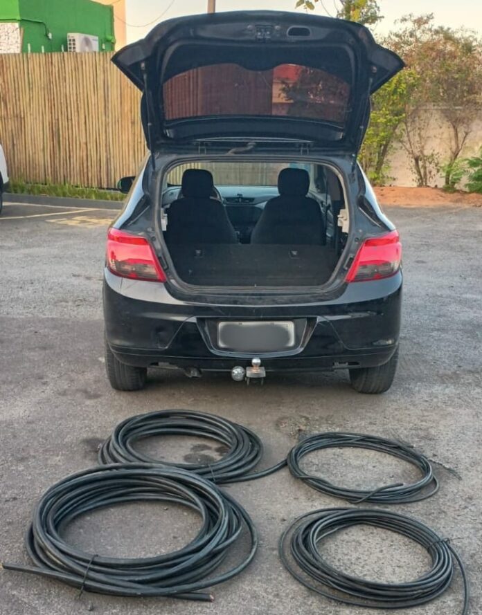 Três homens são presos por roubo de fios de cobre no Jardim Florence, em Campinas Três homens são presos por roubo de fios de cobre no Jardim Florence, em Campinas