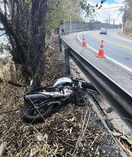 Mulher morre em acidente de moto na Rio-Santos, em São Sebastião Mulher morre em acidente de moto na Rio-Santos, em São Sebastião