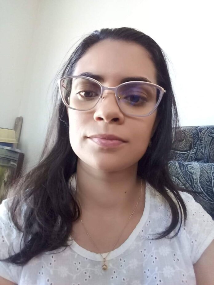 Professora morre após acidente entre carro e moto em Cruzeiro