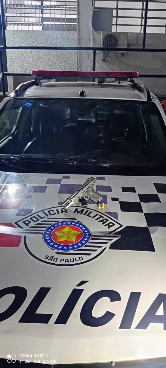 Homem é preso após ser flagrado com arma de fogo na zona rural de São José Homem é preso após ser flagrado com arma de fogo na zona rural de São José