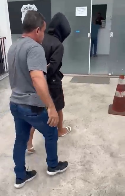 Procurado da 'gangue do telhado' se entrega em São José