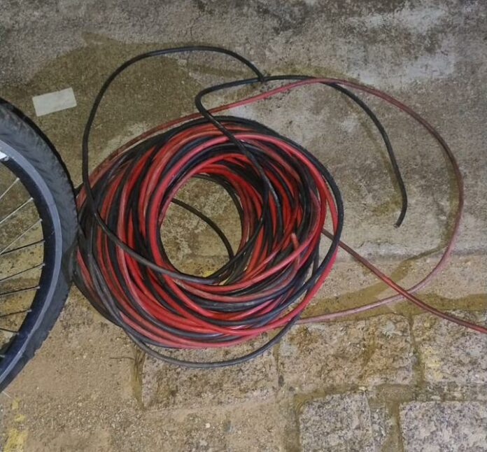 Homem furta fios de cobre e é preso após reagir à abordagem da Guarda Homem furta fios de cobre e é preso após reagir à abordagem da Guarda