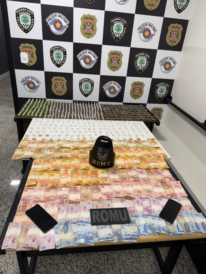 Dupla é presa com drogas e dinheiro após tentativa de fuga Dupla é presa com drogas e dinheiro após tentativa de fuga