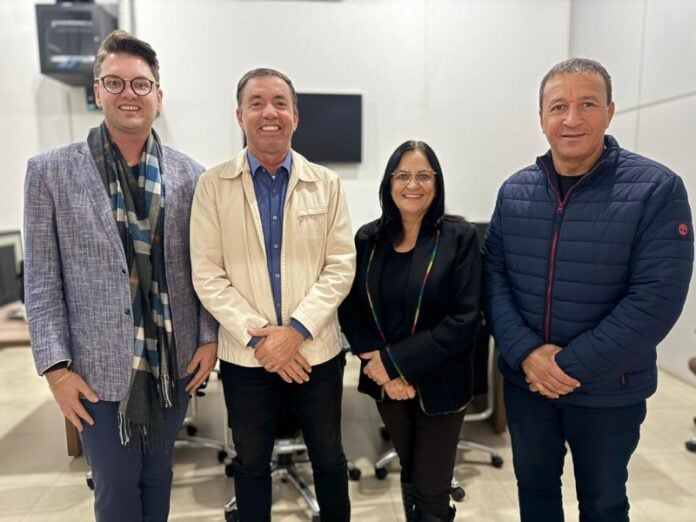 WhatsApp Image 2025-09-27 at 10.11.19 Em julho, o secretário Pedro Sanchez e os vereadores Feltrin e Jandineia conheceram o programa desenvolvido em São Carlos