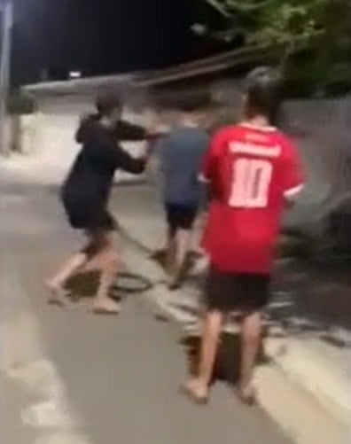 VÍDEO: Adolescente de 14 anos é agredido com paulada no rosto após jogo de futebol em Jacareí