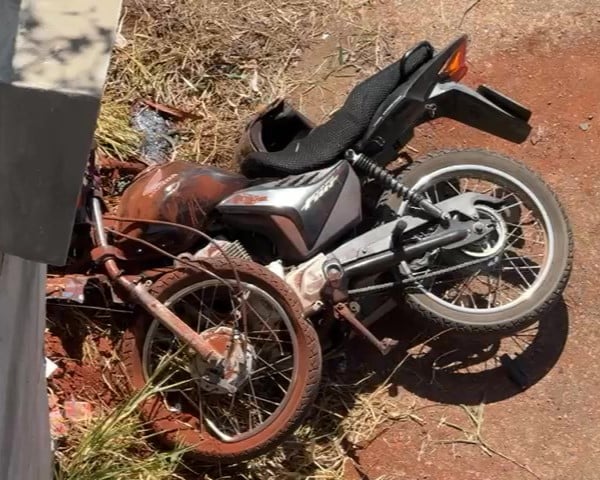 WhatsApp Video 2025-09-03 at 12.45.17 - frame at 0m1s Motocicleta que acidentou na tarde de quarta-feira (3)