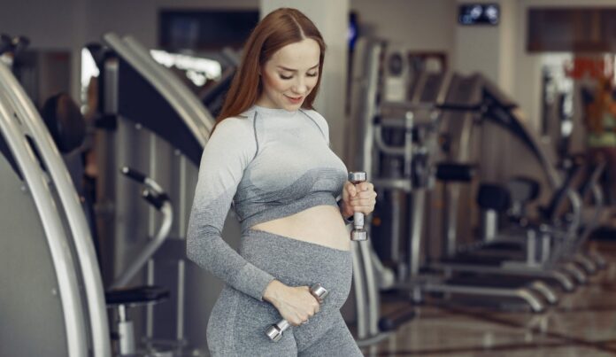 Grávida pode fazer academia? O que dizem os especialistas sobre exercícios na gestação