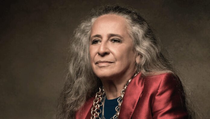 Maria Bethânia vai incluir música inédita deixada por Rita Lee na nova turnê