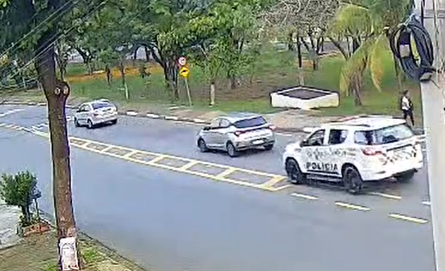 Dois suspeitos são presos após intenso tiroteio com a PM na Vila Formosa, em Campinas Dois suspeitos são presos após intenso tiroteio com a PM na Vila Formosa, em Campinas