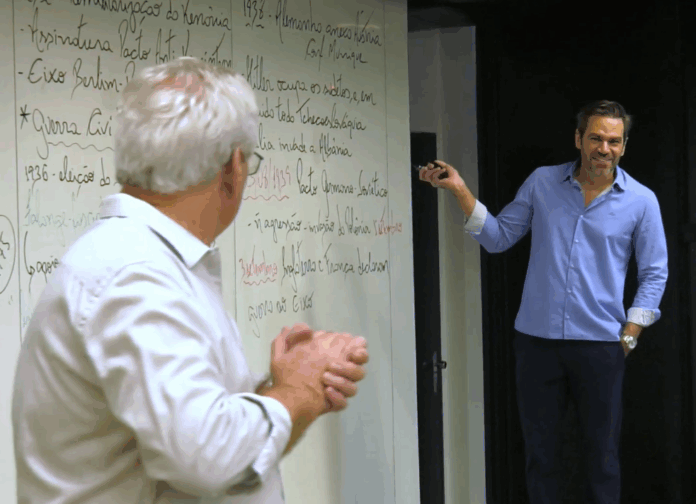 PAI E FILHO SALA DE AULA