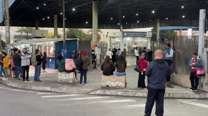 Paralisação de motoristas de ônibus afeta início da operação em Campinas Paralisação de motoristas de ônibus afeta início da operação em Campinas