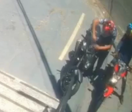 Câmera flagra furto de moto em 16 segundos na Vila São Jorge Câmera flagra furto de moto em 16 segundos na Vila São Jorge