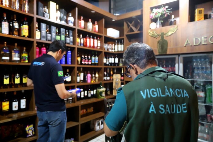 Dois homens são presos e adegas são interditadas em operação contra venda de bebidas irregulares em Jacareí