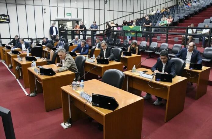 CADEIRA VAZIA BIGODINI