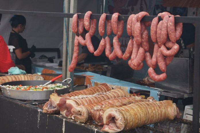 WhatsApp Image 2025-10-02 at 11.28.52 Festival do Torresmo movimenta Pindamonhangaba com atrações gastronômicas e shows gratuitos