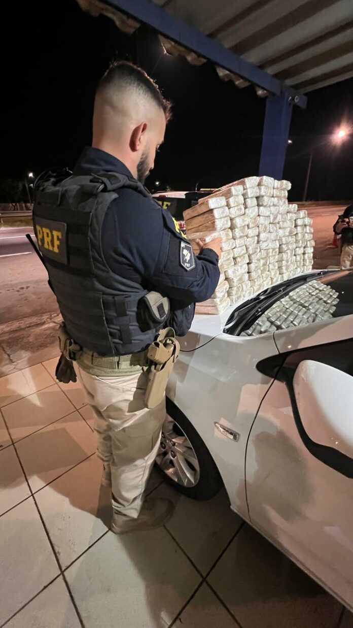 PRF apreende carga de R$ 2 milhões em drogas na Via Dutra, em Caçapava