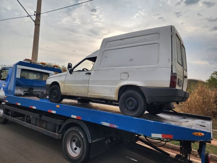 Carro com mais de 600 multas é apreendido pela Guarda Civil em Limeira Carro com mais de 600 multas é apreendido pela Guarda Civil em Limeira
