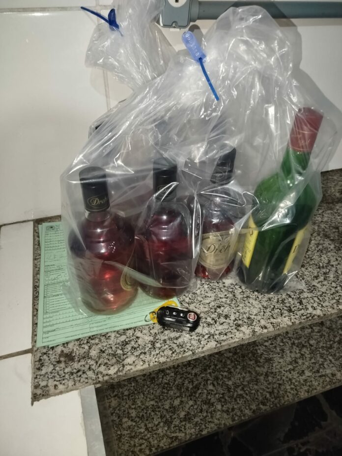 Polícia Civil apreende bebidas alcoólicas em karaokê no centro de São José