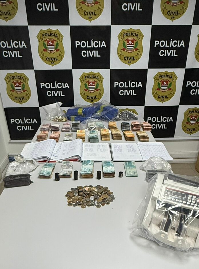 Polícia prende dupla suspeita de ter ligação com o PCC e apreende mais de R$ 90 mil durante operação em São José