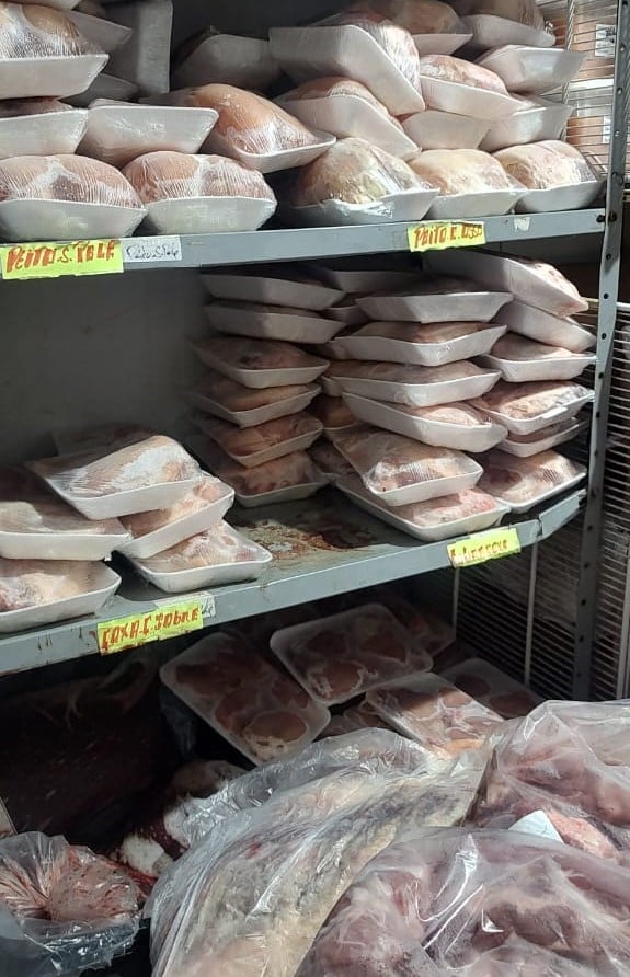 Vigilância Sanitária joga fora quase meia tonelada de carne imprópria em mercado de Americana Vigilância Sanitária joga fora quase meia tonelada de carne imprópria em mercado de Americana