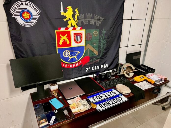Polícia prende quadrilha especializada em roubos a residências em Santa Bárbara d'Oeste Polícia prende quadrilha especializada em roubos a residências em Santa Bárbara d'Oeste