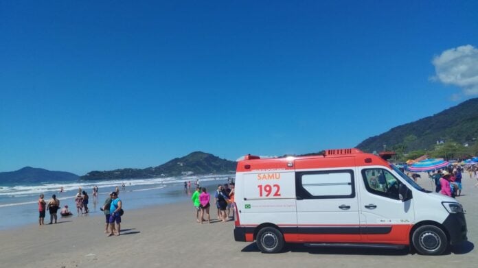 Bombeiros encerram buscas por turista desaparecido após afogamento em Ubatuba