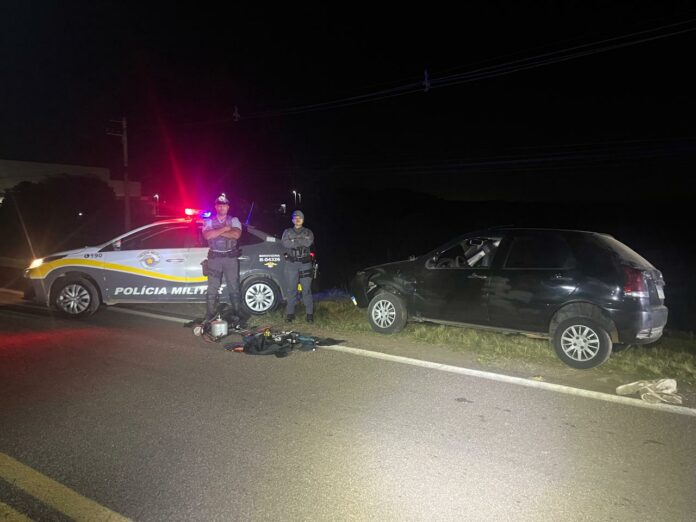 Perseguição policial termina com carro capotado e fuga de três homens em Indaiatuba Perseguição policial termina com carro capotado e fuga de três homens em Indaiatuba