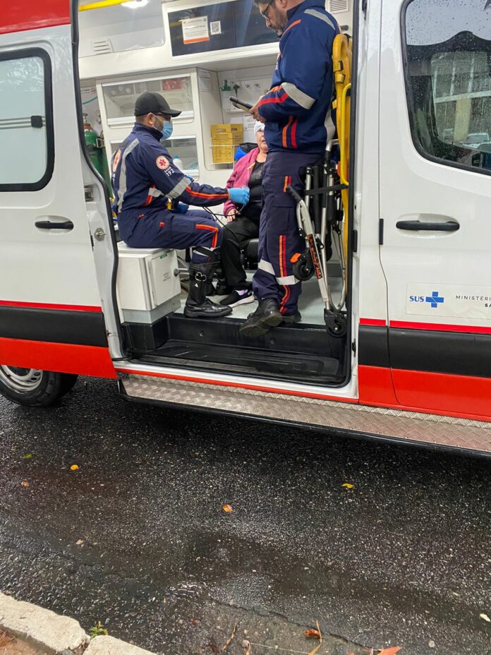 Idosa fica ferida após levar coronhada durante assalto em São José